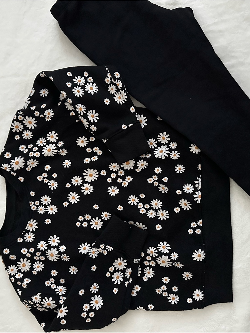 4 pc  Black Daisy Print Kids Matching Set